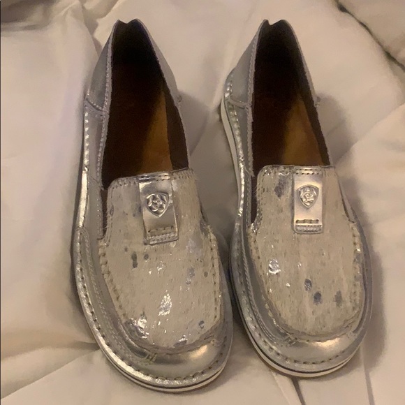 silver ariat cruiser